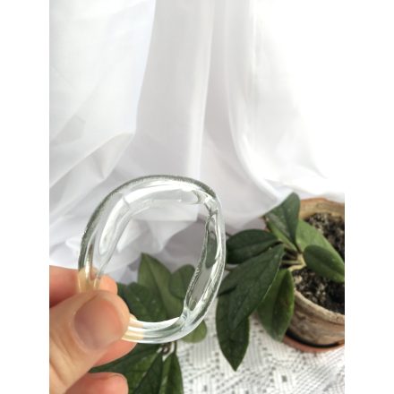 Átlátszó borosüveg hajdísz