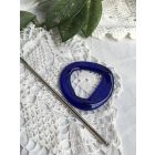 Kék sörösüveg hajdísz