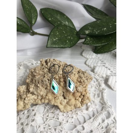 Irizáló, zöld rombusz fülbevaló