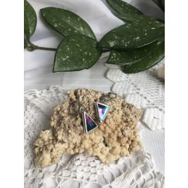 Irizáló, lila háromszög fülbevaló