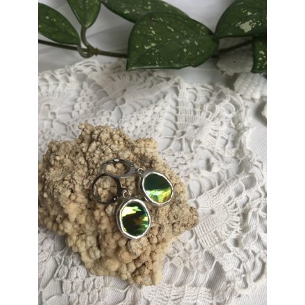 Irizáló, zöld ovális fülbevaló